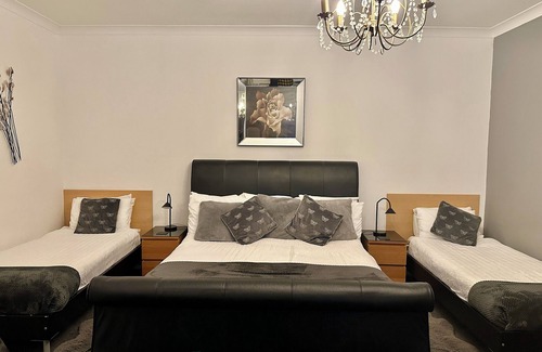Dysart Hotel | The Elbow Room