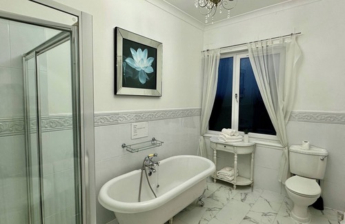 Dysart Hotel | The Elbow Room