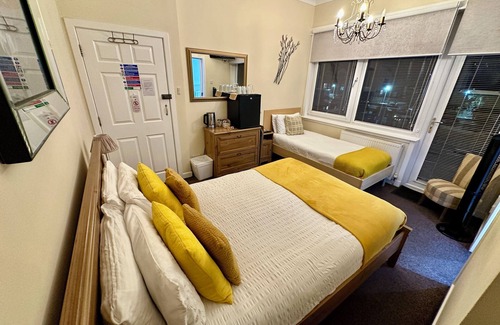 Dysart Hotel | The Elbow Room