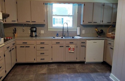 Henderson Bed & Breakfast | The Eleanor on Belle - Suite 1