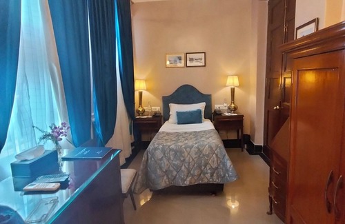 Dharmatala Hotel | The Elgin Fairlawn Kolkata