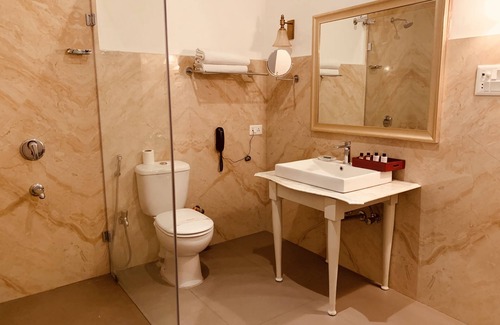 Dharmatala Hotel | The Elgin Fairlawn Kolkata