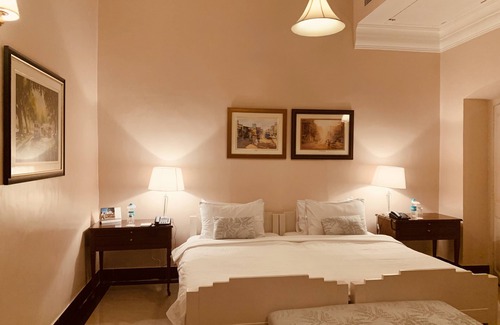 Dharmatala Hotel | The Elgin Fairlawn Kolkata