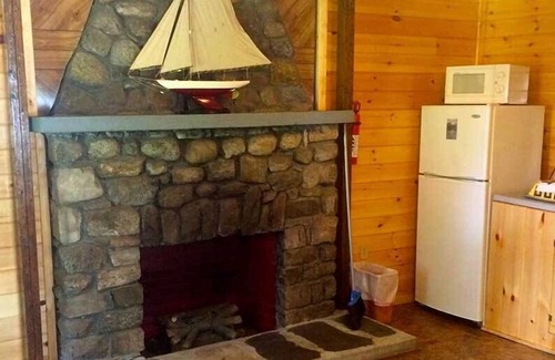 Lake Luzerne-Hadley Cottage | The Elms Waterfront Cottages