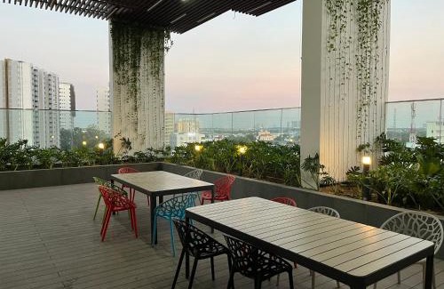 Thuan An Apartment | The Emerald Golf View Apartment