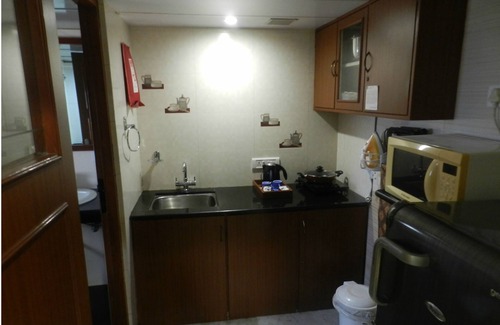 Airport Area Hotel | The Emerald Hotel & Executive Apartments