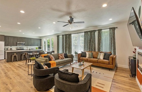 West Valley City House | The Emerald Retreat