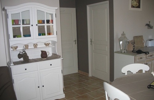 Pernes-les-Fontaines Cottage | The Enclos des Fontaines gite located in the pearl of the county
