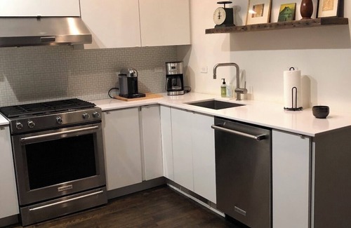Magnolia Glen Apartment | The entire FLAT. Stay Like You Own! Central AIR. TWO FULL BATHROOMS. Unique.