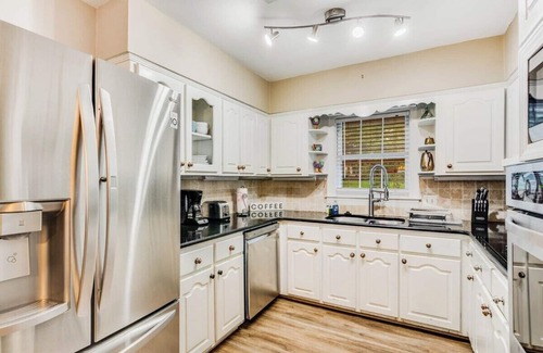 Atlanta Villa | The Estate at Emory, CDC, 7 Bedrooms, Sleeps 16