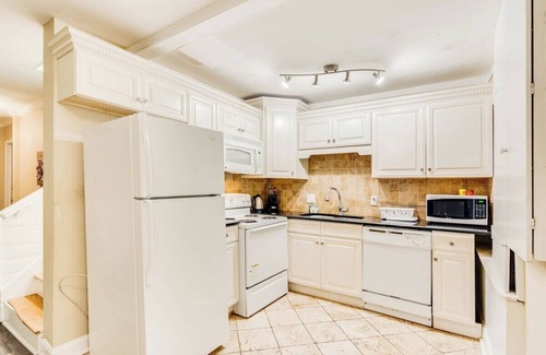 Atlanta Villa | The Estate at Emory, CDC, 7 Bedrooms, Sleeps 16