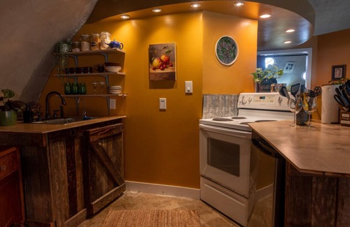 Eugene House | The Eugene Dome: Wine Country, Nature, Hobbit Home