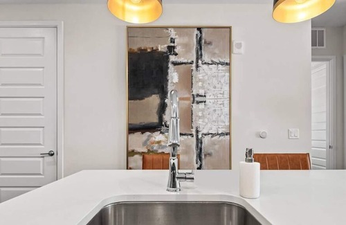 The Woodlands Apartment | The Executive, 5* King Bed, Gym, Hughes Landing