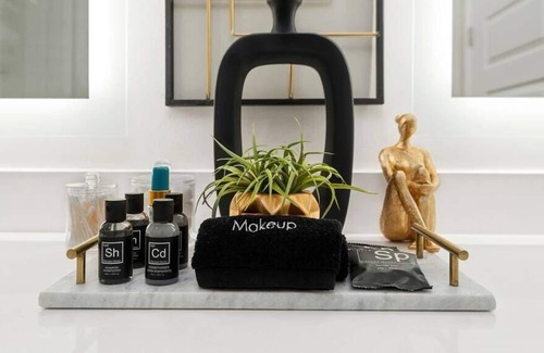The Woodlands Apartment | The Executive, 5* King Bed, Gym, Hughes Landing