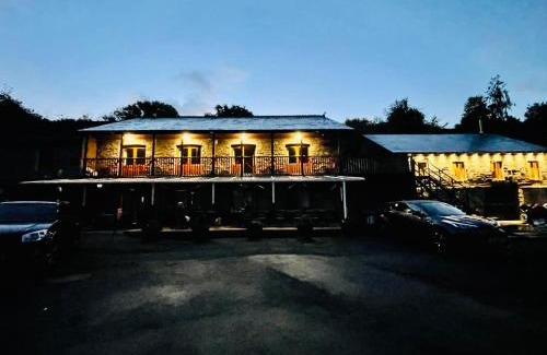 Abercwmboi Hotel | The Falcon Inn Retreat