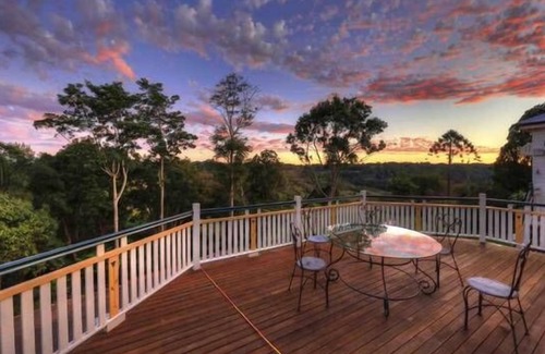 Montville House | The Falls Montville Manor House - 6 Bedrooms 6 bathrooms Breakfasts included