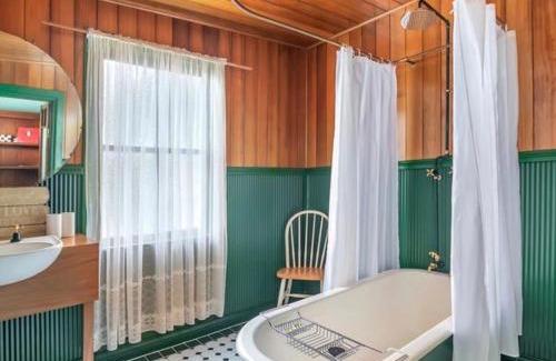 Millaa Millaa House | The Falls Teahouse