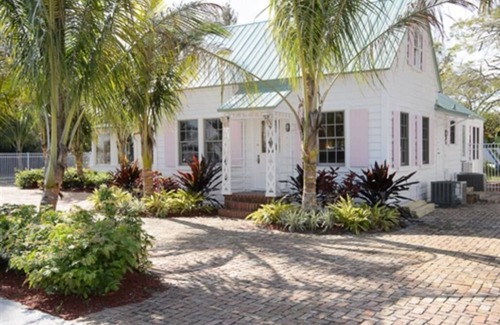 Stuart House | THE FAMILY REUNION COMPOUND AT OLD COLORADO INN