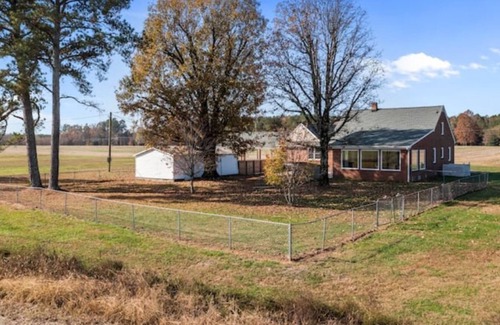 Yale House | The Farm House at Angel Rose