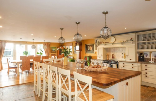Bodorgan Cottage | THE FARM HOUSE, pet friendly, character holiday cottage in Llangefni