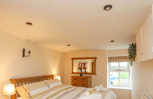 Bodorgan Cottage | THE FARM HOUSE, pet friendly, character holiday cottage in Llangefni