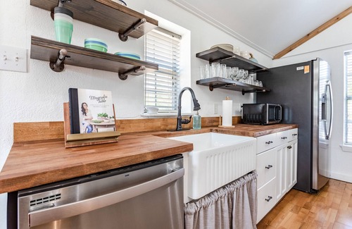 Crawford Other | The Farmhouse - 15min from Waco