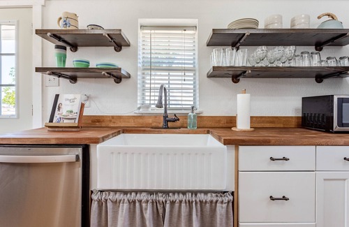 Crawford Other | The Farmhouse - 15min from Waco
