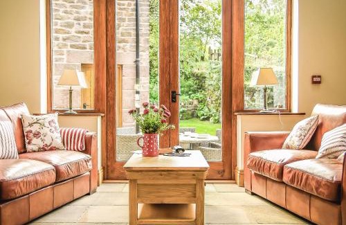Longnor House | The Farmhouse At Gradbach