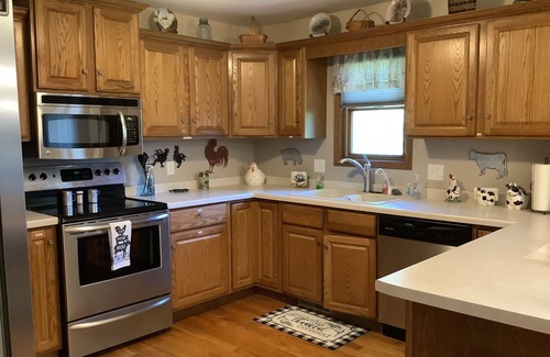 West Union House | The Farmhouse- country charm, room for family visiting, relaxing, or gathering