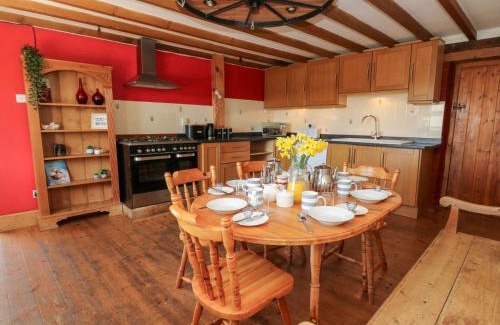 Felinfach House | The Farmhouse