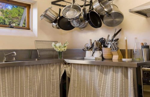 Canyonleigh House | The Farmhouse — Relax in a rustic private sanctuary, pet and family friendly