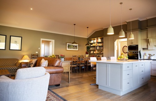 Dixons Creek House | The Farmstead - Family Accommodation