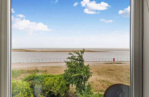 Felixstowe House | The Ferry Cottage - Three Bedroom House, Sleeps 6