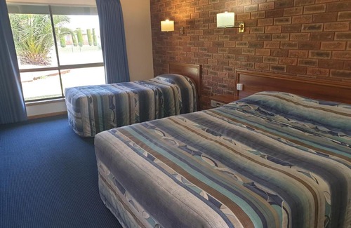Finley Hotel | The Finley Palm Motor Inn