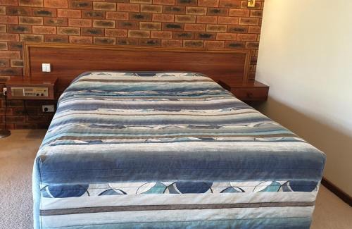 Finley Hotel | The Finley Palm Motor Inn