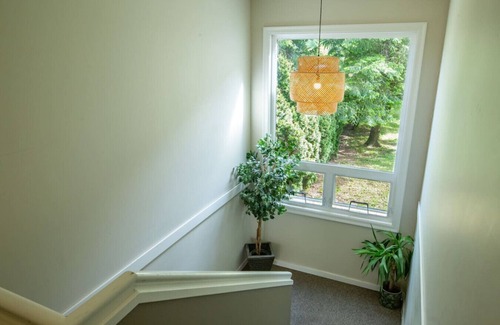 Harrison Hot Springs Apartment | The Flats at Cedar Springs | Full Kitchen & Steps to Lake