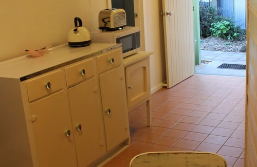 Kingscote Cottage | The Forge-Historic Blacksmith's Cottage