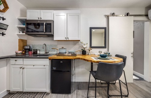 University Park Apartment | The Fox Den in Old Town! Pool, Sauna & Game Room