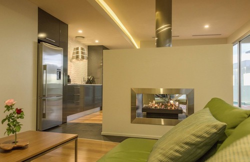 Paringa Villa | The Frames 'Pastiche' Luxury Retreat overlooking River Murray private Pool, Spa