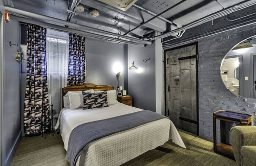 East Aurora Hotel | The Frank Jelly Nash Room @ The Bank