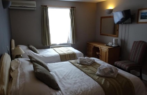 Penwood Hotel | The Furze Bush Inn
