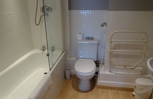 Penwood Hotel | The Furze Bush Inn