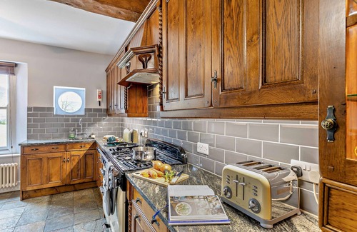 Peak District National Park House | The Gables - Seven Bedroom House, Sleeps 16