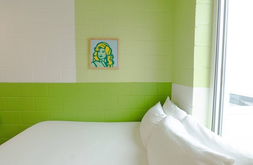 East Hill Hotel | The Gallatin Cozy Full 318, 3 miles 2 Broadway