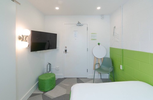 East Hill Hotel | The Gallatin Cozy Full 318, 3 miles 2 Broadway