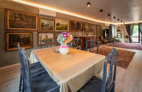 Veliko Tarnovo House | The Gallery Guest House - Garden and Garage