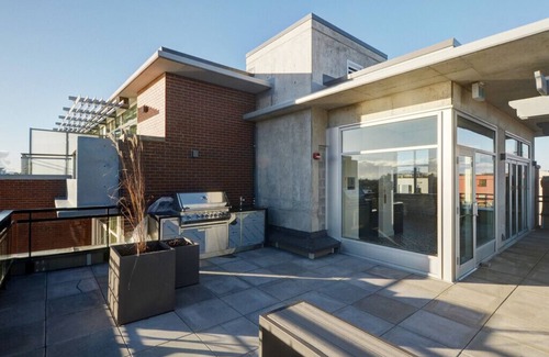 Inner Harbour Apartment | The Gallery, overlooking the Inner Harbour
