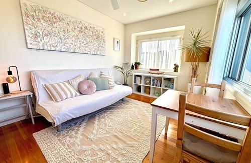 Sydney Apartment | The Gallery Suite - Sea views & Creative Vibes