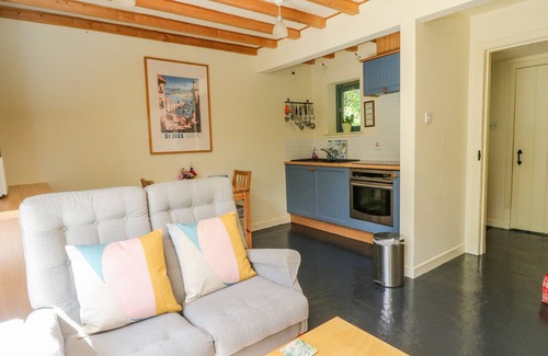 Torlundy Apartment | THE GARDEN FLAT, pet friendly, with a garden in Fort William