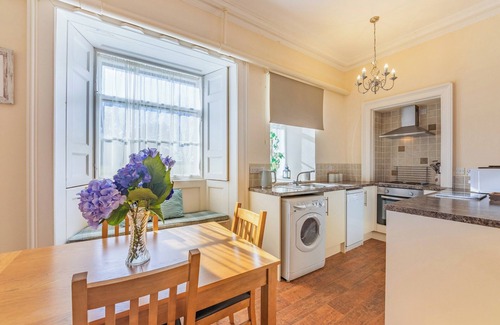 Paxton Apartment | The Garden Apartment - UK48320